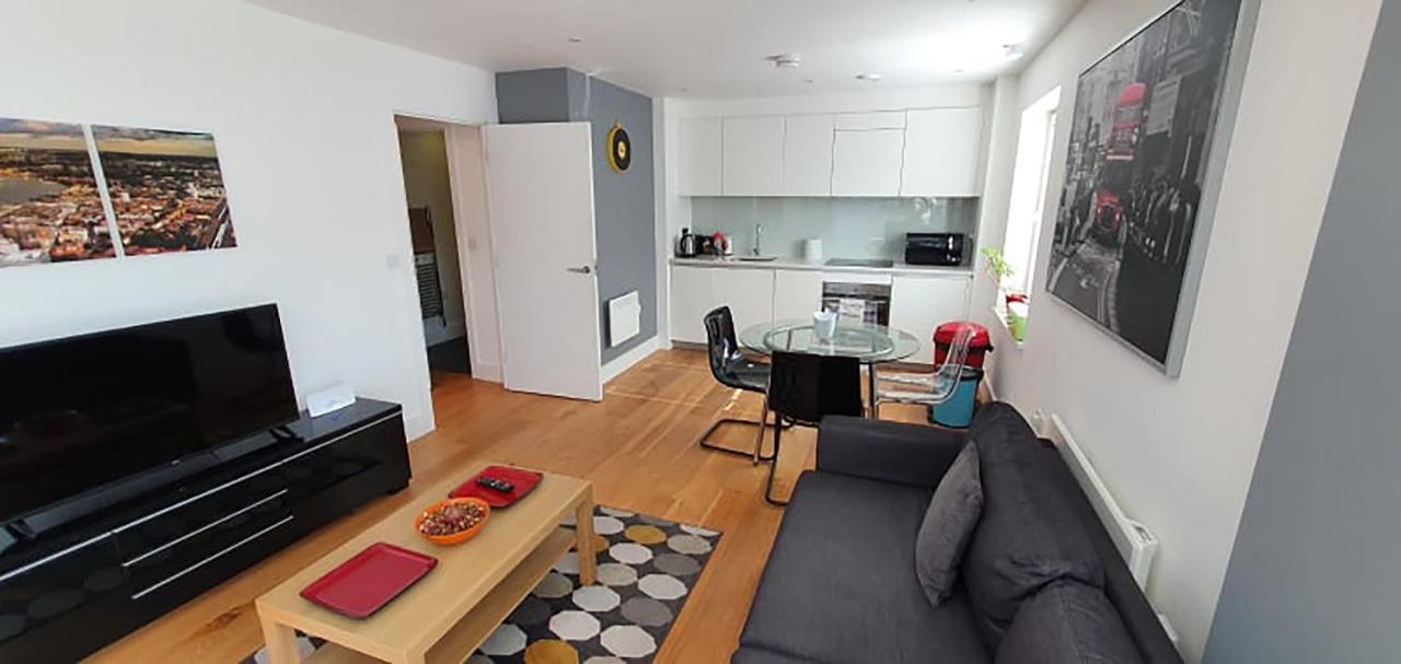 Bright & Spacious Double Bedroom With Ensuite And Concierge! Paid Parking Available London Eksteriør billede