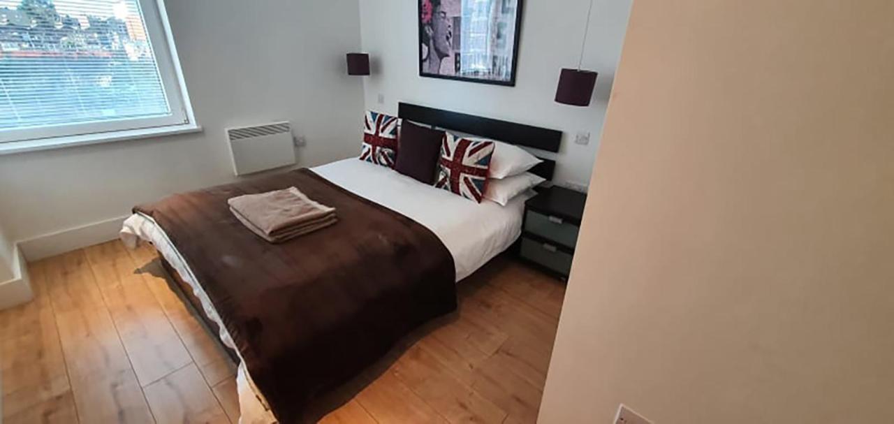 Bright & Spacious Double Bedroom With Ensuite And Concierge! Paid Parking Available London Eksteriør billede