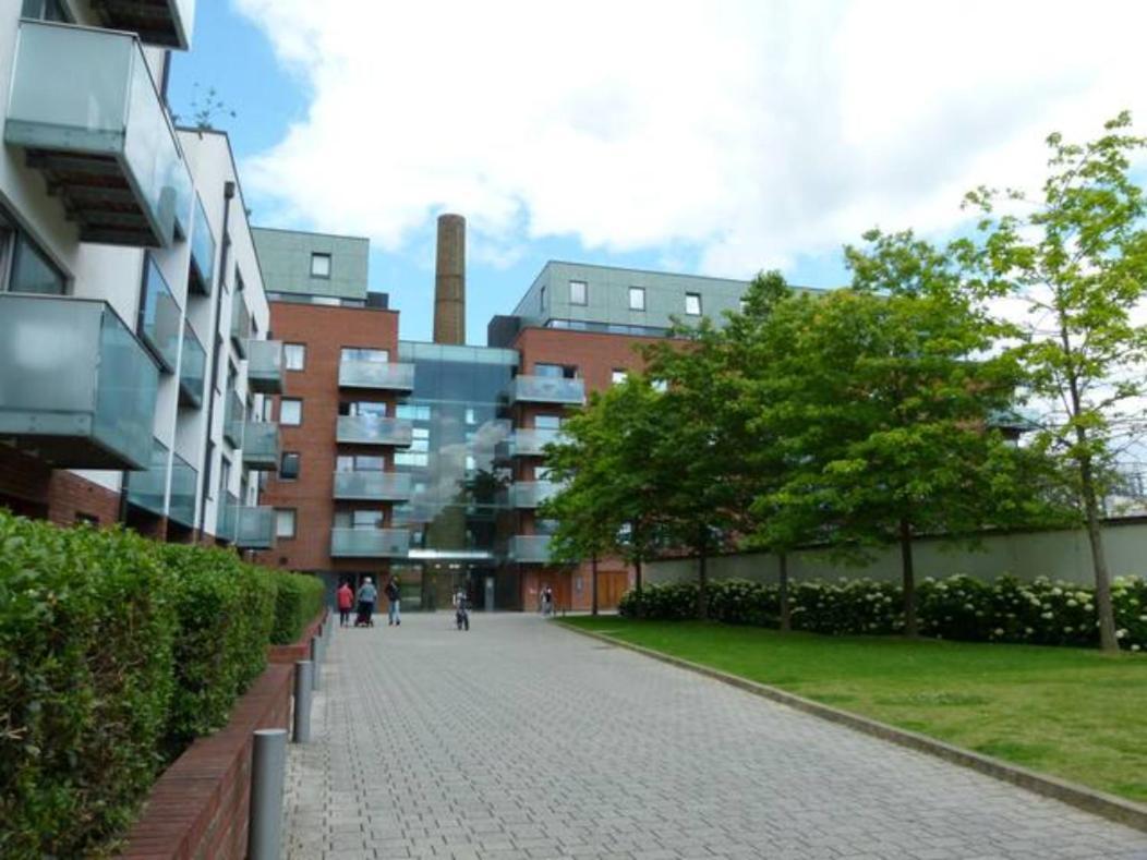 Bright & Spacious Double Bedroom With Ensuite And Concierge! Paid Parking Available London Eksteriør billede